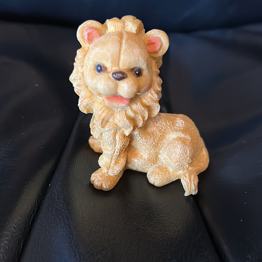 Vintage lion with basket